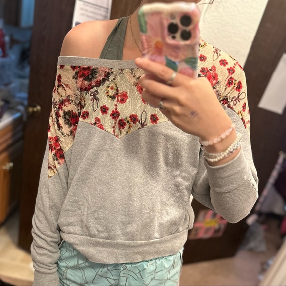 Free People off the shoulder sweatshirt - Picture 4 of 4